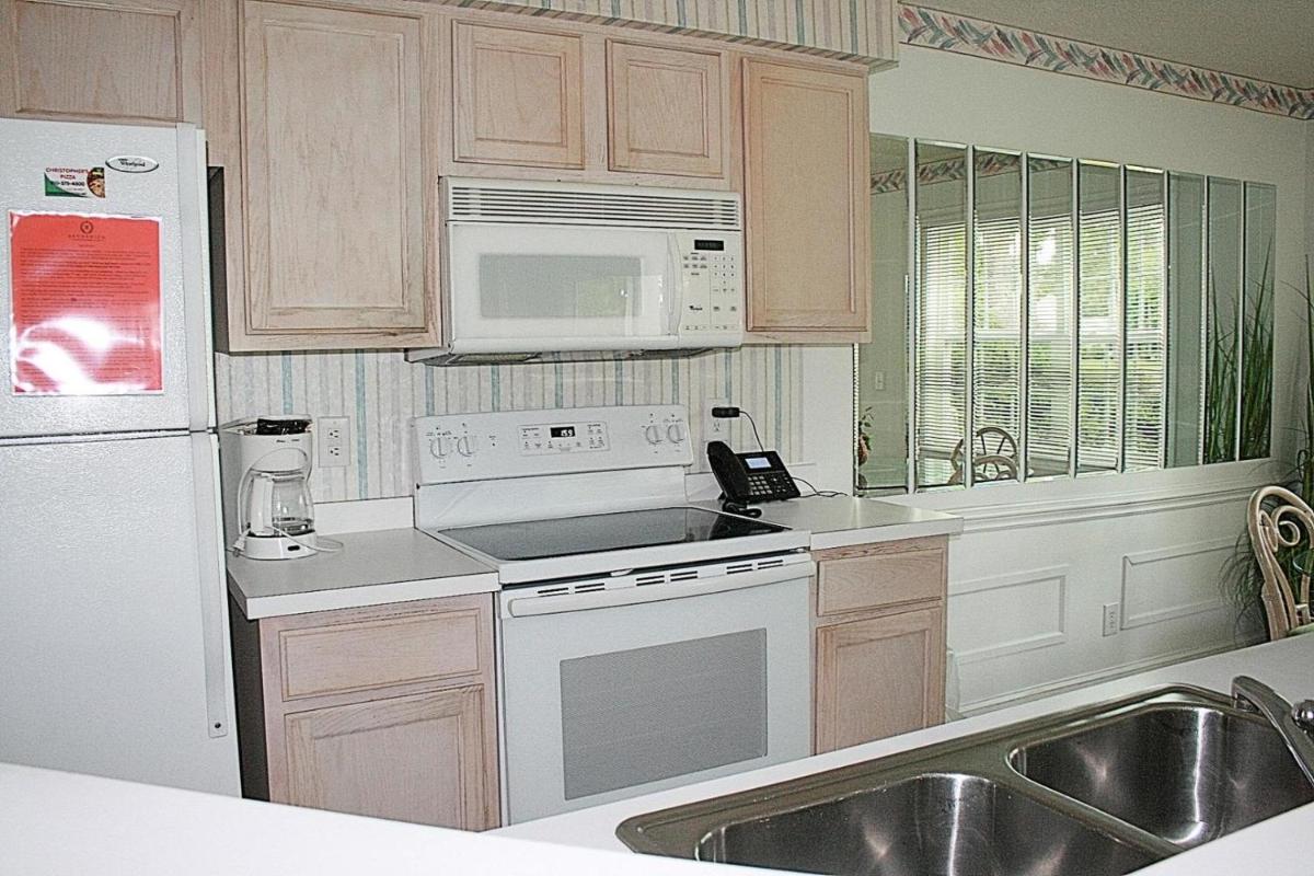 Popular attractions Area Nearby Property